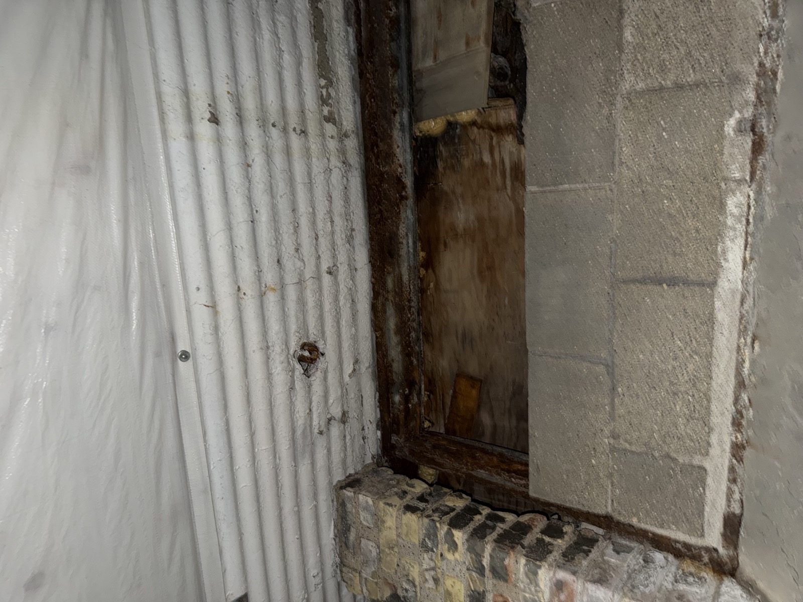Garage - Wall - 2